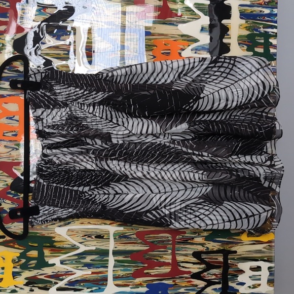 WHBM 100% silk Flowy Tropical Leaf print White /Black Halter Tube top - Picture 3 of 12